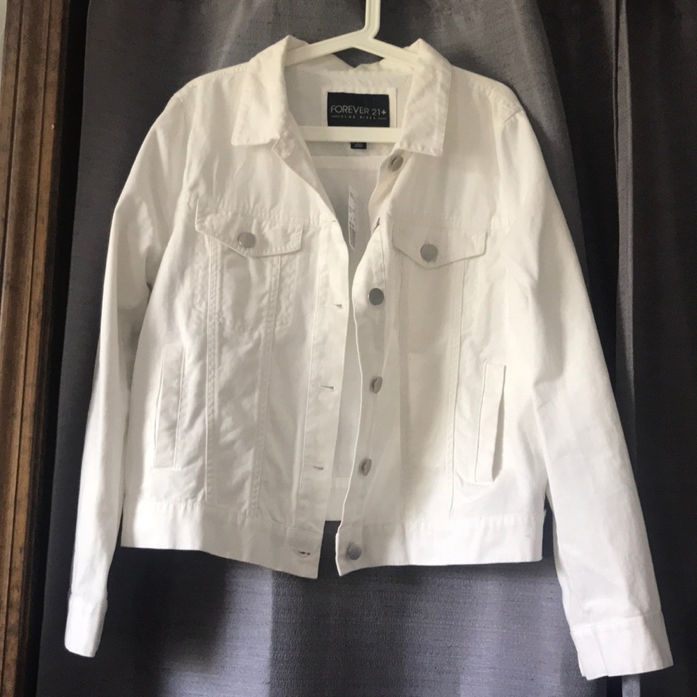 Women’s white denim jacket